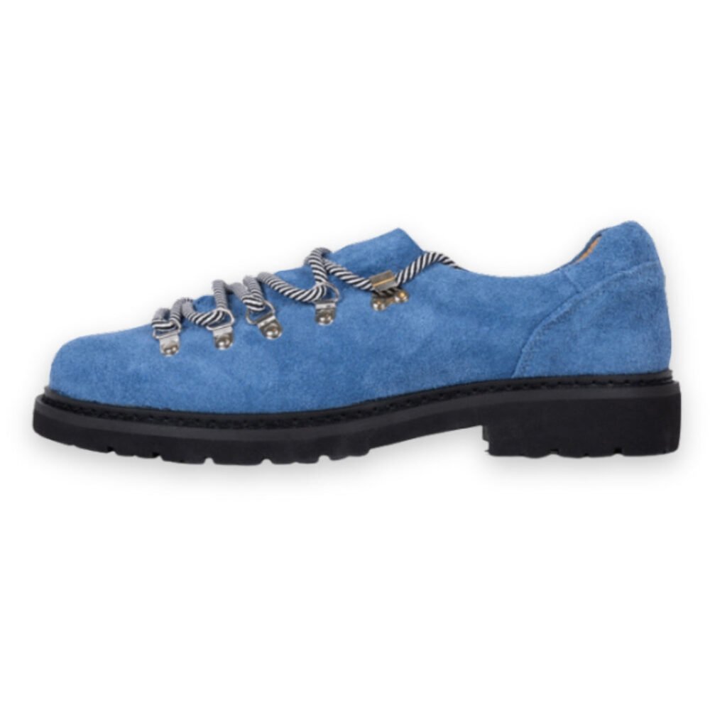 Scarpe Derby Dolveio in suede azzurro chiaro con lacci a righe nere e bianche e suola in gomma antiscivolo