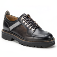 Scarpe Derby Dolevio nero in pelle liscia con suola in gomma antiscivolo, vista tre quarti